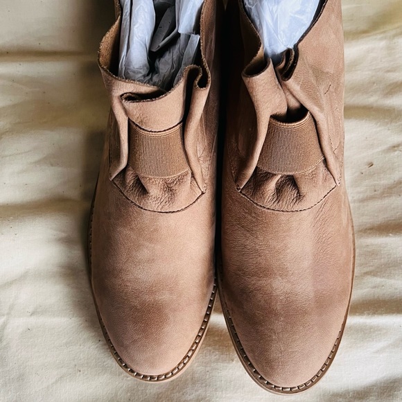 Eileen Fisher Soul-Nu bootie in wheat size 7.5 BRAND NEW - Picture 5 of 7